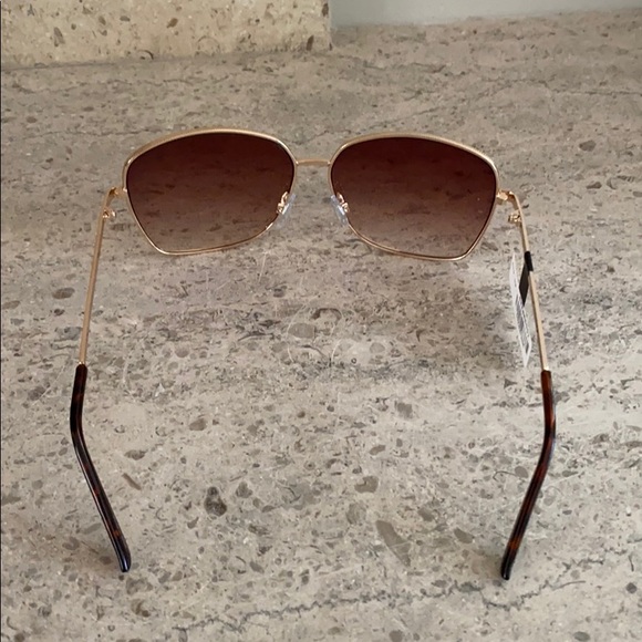Banana Republic Oversized Gold Rim Sunglasses - Picture 6 of 9